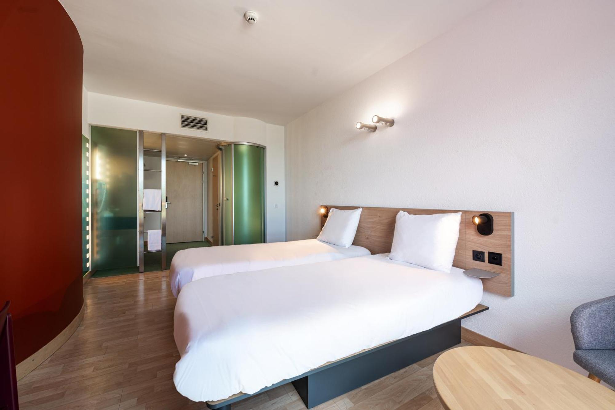 Lully 3 Lakes Hotel